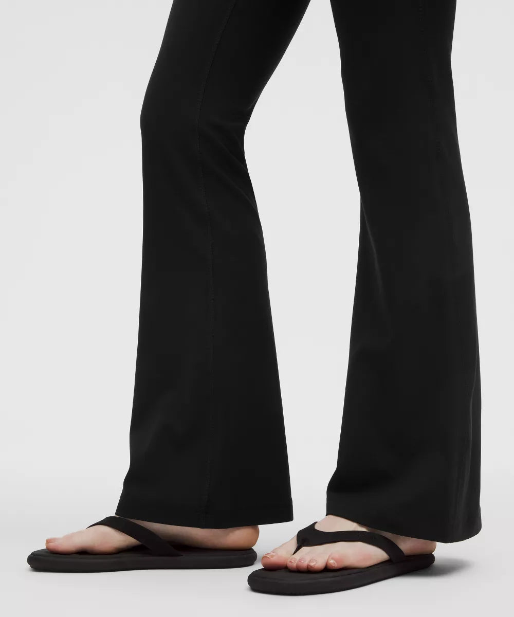 Groove Hose mit ausgestelltem Bein und hohem Bund