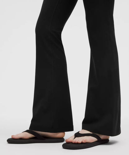 Groove Hose mit ausgestelltem Bein und hohem Bund