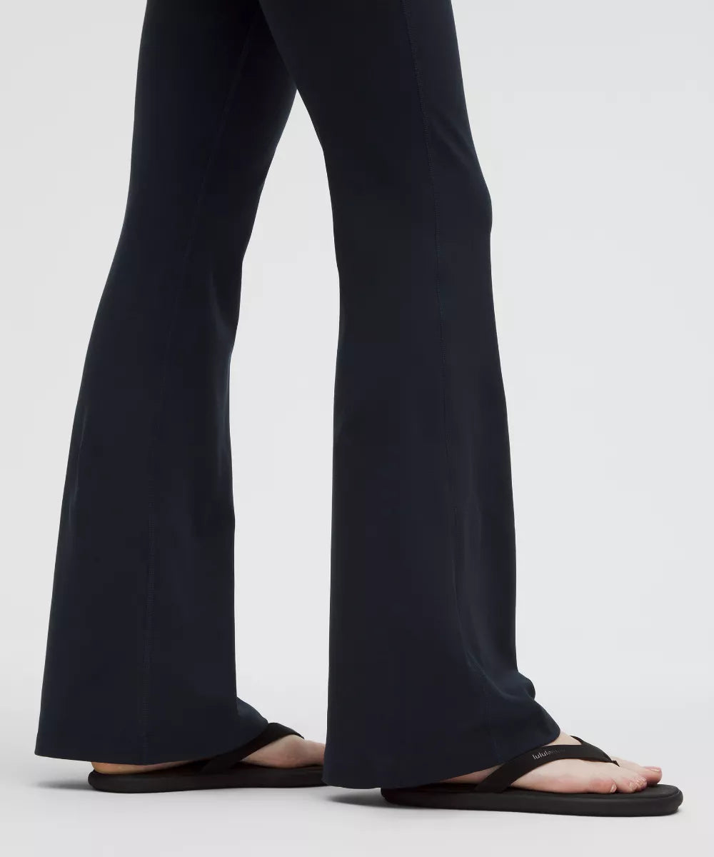 Groove Hose mit ausgestelltem Bein und hohem Bund
